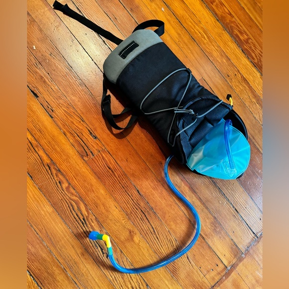 Camelbak hydration backpack - Picture 2 of 4